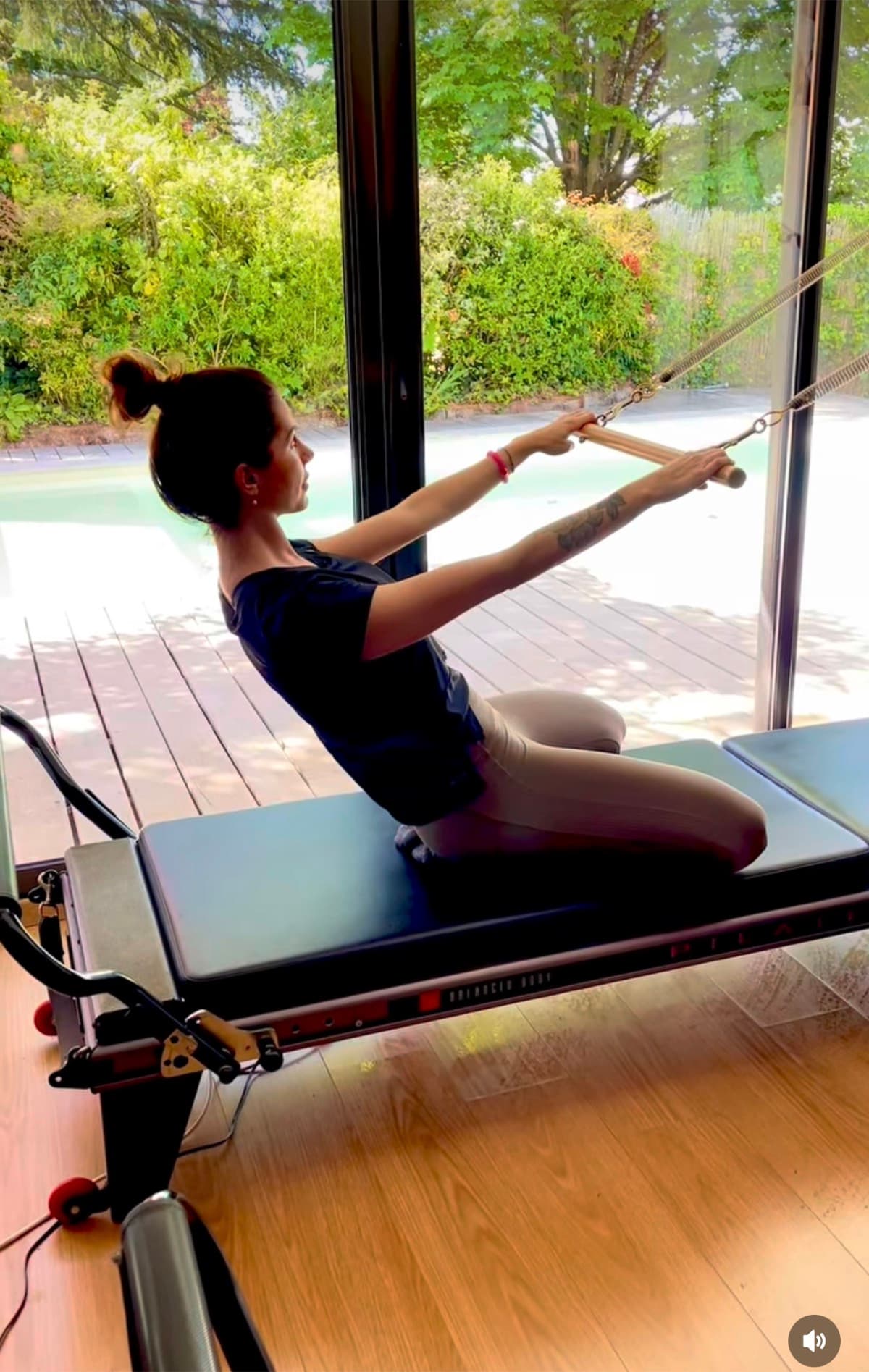 Cours Pilates Reformer — étirement et résistance